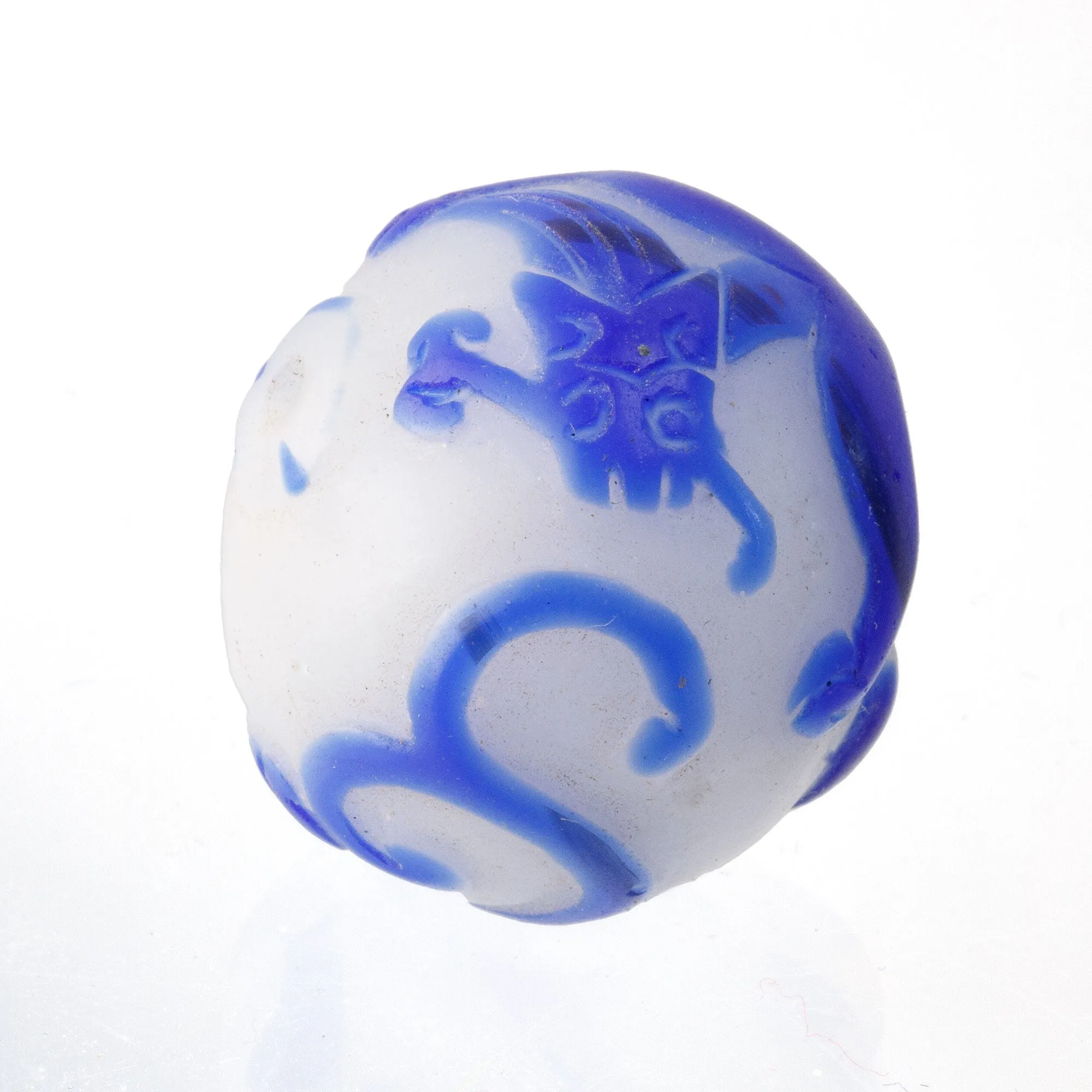 Vintage hand carved Peking Glass bead, cobalt blue dragon on milk white glass round 23x25mm pkg of 1. b1-2014
